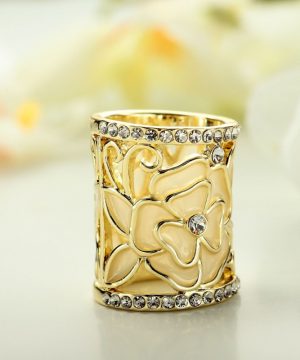 Flower tube je štýlový šperk na luxusné šatky - www.malovany-hodvab.sk
