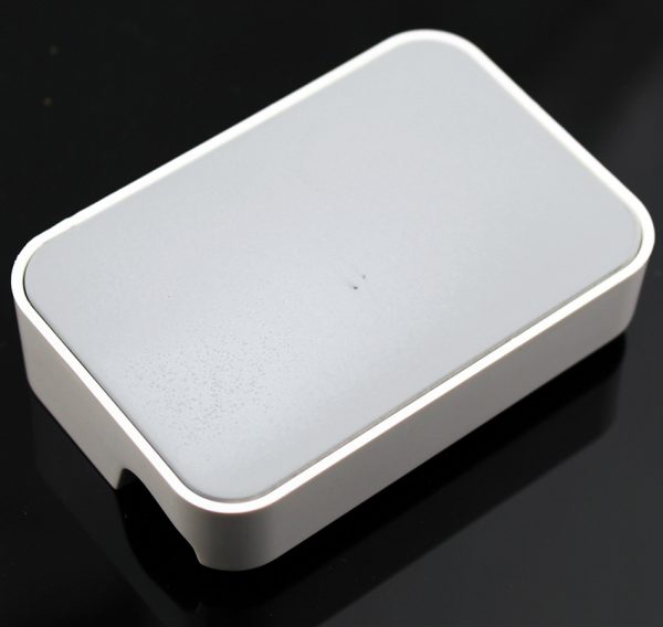 Luxusný mikro USB stojan/nabíjačka na mobil - biely
