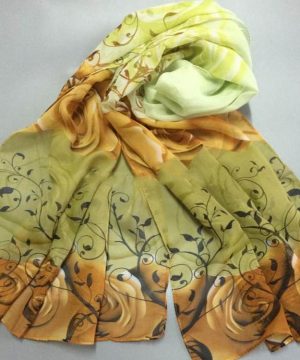 Elegantný dámsky šál so vzorom kvetín v zelenej farbe