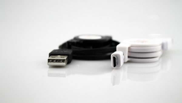 Šikovný a praktický USB - micro USB kábel , rolovací, 1m