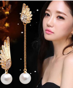 Luxusné náušnice v tvare krídla v zlatej farbe s perlami