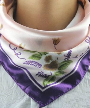 Kvalitná dámska šatka malého formátu v ružovo-fialovej farbe