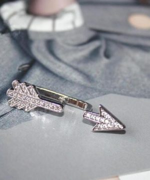 Luxusná piercing náušnica v tvare šípu