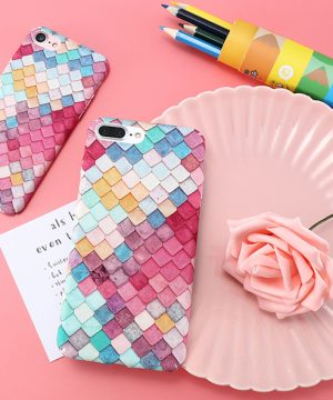 Farebný obal z tvrdeného plastu na iPhone s jemnou štruktúrou