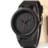 Luxusné pánske hodinky v drevenom prevedení s koženým remienkom
