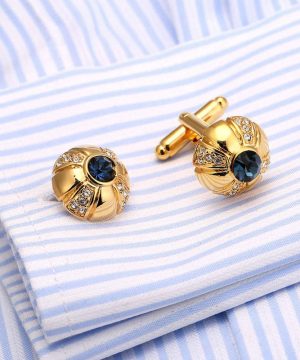 Luxusné manžetové gombíky v zlatej farbe s kryštálikmi a modrým kryštálom