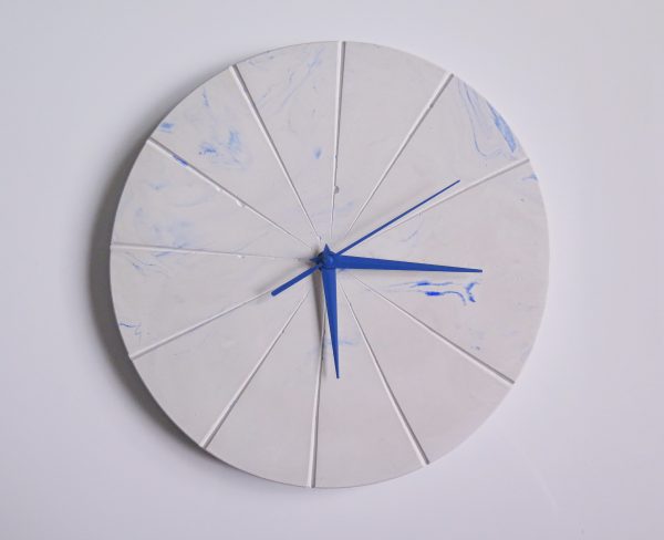 Ručne vyrobené nástenné hodiny – Pure blue marble