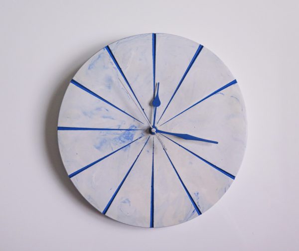 Ručne vyrobené nástenné hodiny – Blue marble