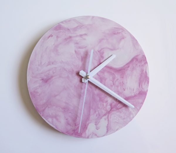 Ručne vyrobené nástenné hodiny – Pink marble mini