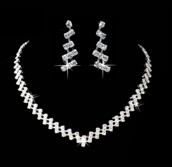 Luxusný šperkový set - náušnice + náhrdelník s kryštálikmi
