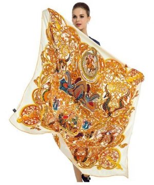 Elegantná hodvábna šatka s orientálnym motívom, 130 x 130 cm