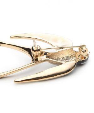 LUXUSNÁ BROŠŇA NA ŠATY V TVARE PREPRACOVANEJ LASTOVIČKY