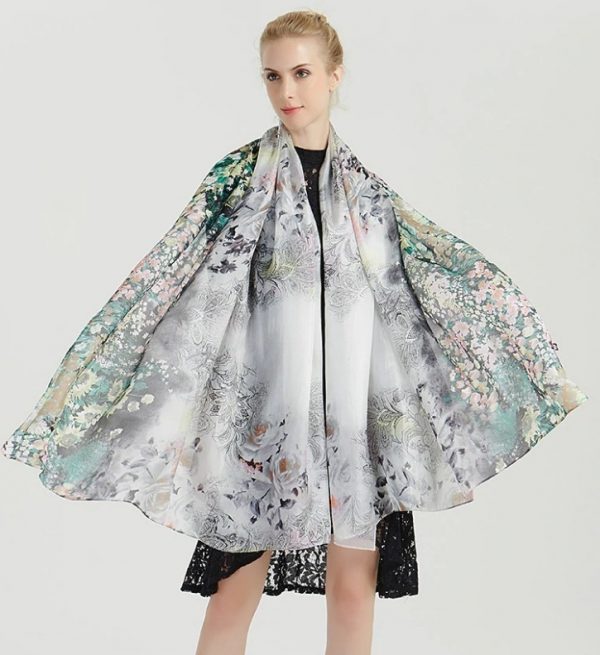 Luxusný šál zo 100% hodvábu s jemným kvetinovým vzorom