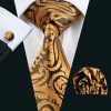 Kravatová sada - kravata + manžety + vreckovka so zlatým vzorom