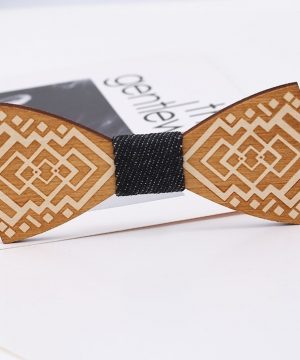 Luxusný drevený motýlik so vzorom s ľudovým motívom