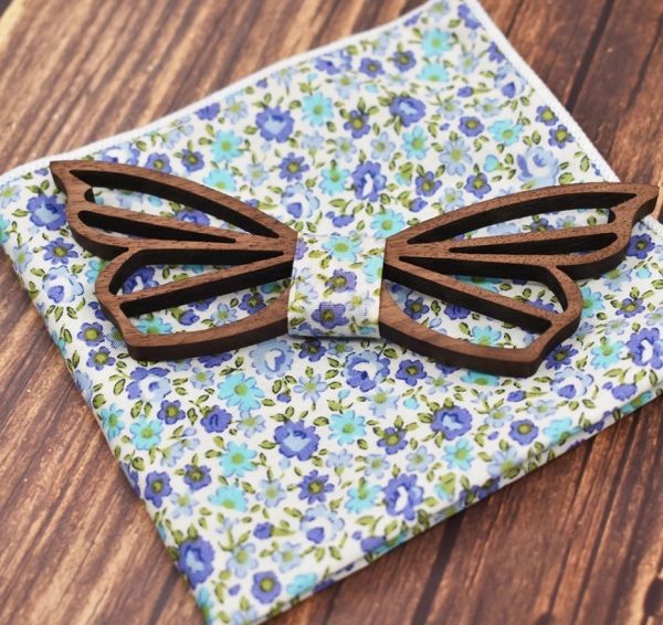 Vyrezávaný drevený motýlik v tvare motýľa s vreckovkou