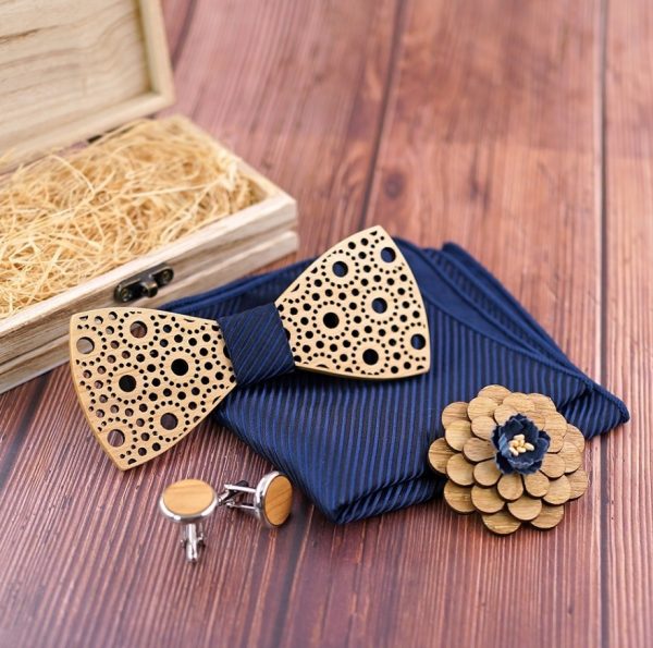 Reliéfny drevený set čipka- drevený motýlik + brošňa + manžety + vreckovka
