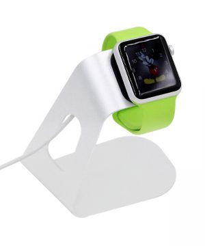 Dokovacia hliníková stanica na Apple Watch v striebornej farbe