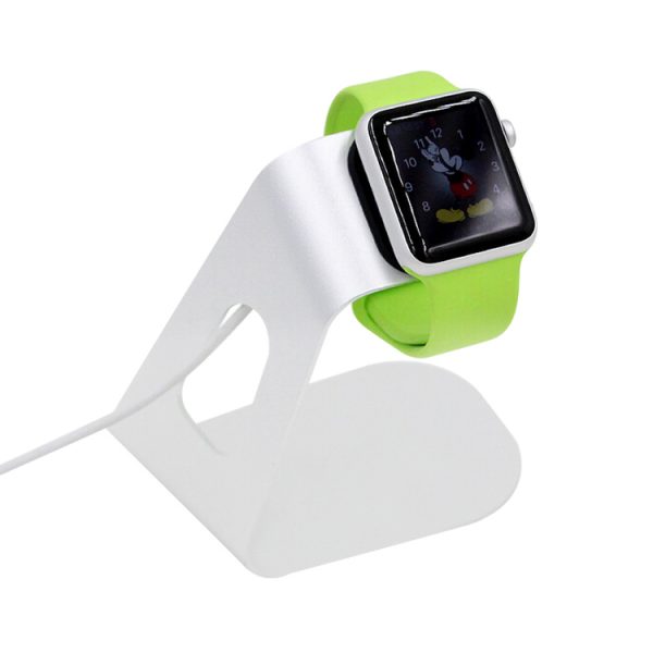 Dokovacia hliníková stanica na Apple Watch v striebornej farbe
