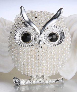 Luxusná brošňa s perličkami v tvare sovičky - strieborná