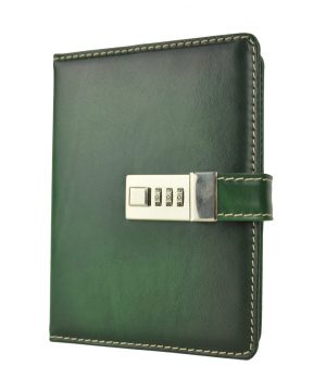 Kožený zápisník MIDDLE ručne tieňovaný s číselným zámkom v zelenej farbe