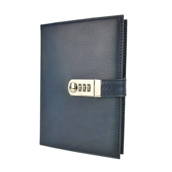 Kožený zápisník XXL ručne tieňovaný s číselným zámkom v tmavo modrej farbe