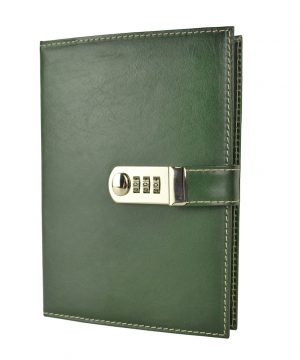 Kožený zápisník XXL ručne tieňovaný s číselným zámkom v zelenej farbe