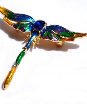 Farebná brošňa na šaty v tvare vážky s krystálikmi