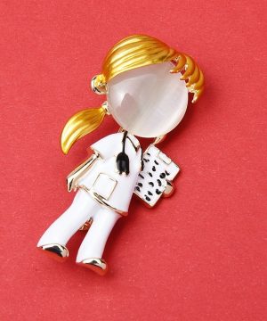Luxusná smaltovaná brošňa v podobe doktorky lekárky