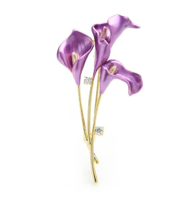 Smaltovaná pripínacia brošňa na šaty v podobe kytice fialových ľalií