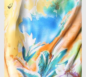 Luxusný dámsky hodvábny šál v modernom prevedení a pestrých farbách
