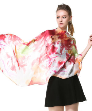 Luxusný hodvábny šál v modernom dizajne a pestrých farbách