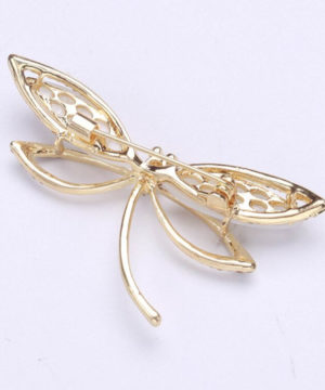 Prepracovaná brošňa v podobe zlatej vážky s kryštálikmi