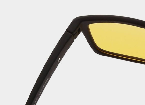 Decentné okuliare na nočnú jazdu v modernom dizajne
