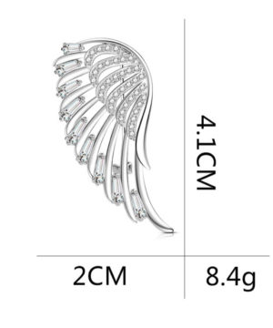 Elegantná brošňa na šaty v tvare strieborného krídla