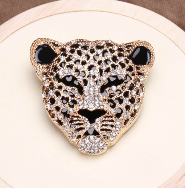 Prepracovaná brošňa v tvare zlatého leoparda s kryštálikmi