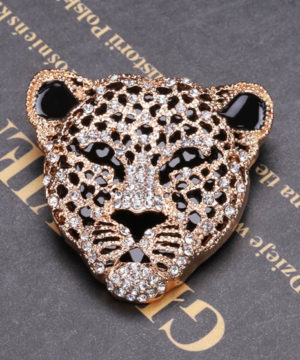 Prepracovaná brošňa v tvare zlatého leoparda s kryštálikmi