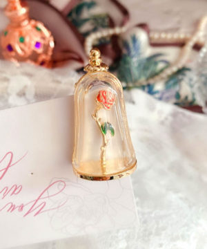 Luxusná smaltovaná brošňa v tvare ružičky z rozprávky