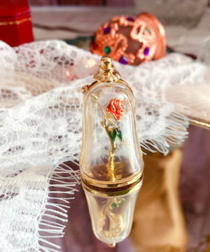 Luxusná smaltovaná brošňa v tvare ružičky z rozprávky