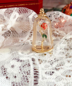 Luxusná smaltovaná brošňa v tvare ružičky z rozprávky