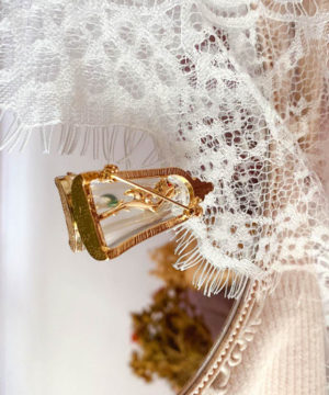 Luxusná smaltovaná brošňa v tvare ružičky z rozprávky