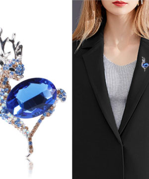 Roztomilá brošňa na šaty v podobe jelenčeka z kryštálov