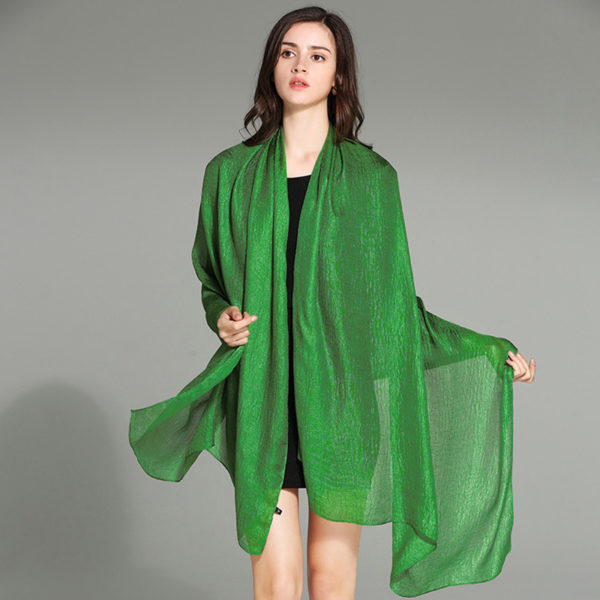 Luxusný dámsky šál zo zmesi ľanu a hodvábu v zelenej farbe