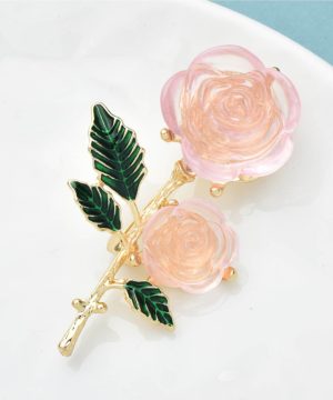 Luxusná brošňa v tvare ružovej priehľadnej ružičky