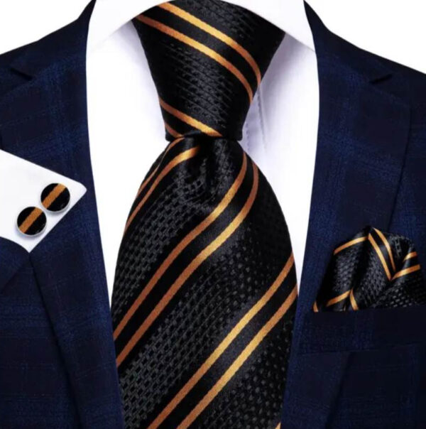 Kravatová sada so zlatými pásikmi ( kravata + manžety + vreckovka )
