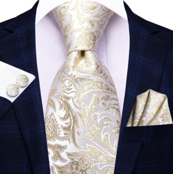 Kvalitná kravatová sada v krémovej farbe - kravata + manžety + vreckovka