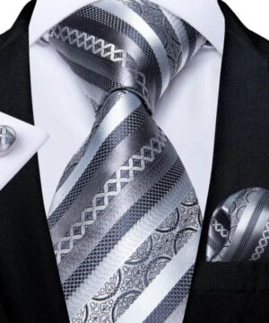 Sada s kravatou, vreckovkou a gombíkmi so striebornými pásmi
