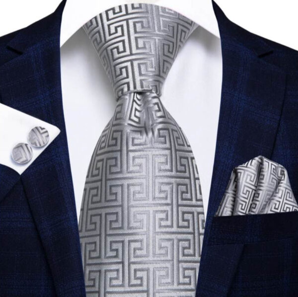 Strieborná vzorovaná kravatová sada - viazanka, vreckovka a gombíky