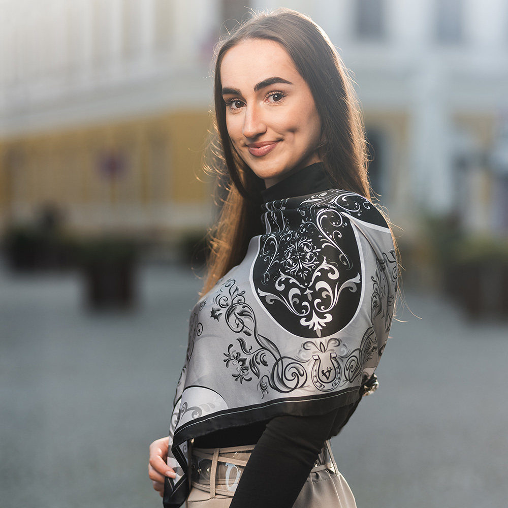 Luxusná hodvábna šatka ORNAMENT - SIVÝ, 90 x 90cm, Vyrobené na Slovensku – Obrázok 5