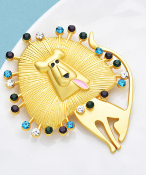 Alternative view of Luxusná brošňa v tvare kreatívneho zlatého leva